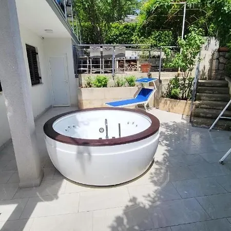 Livingston Apartment *