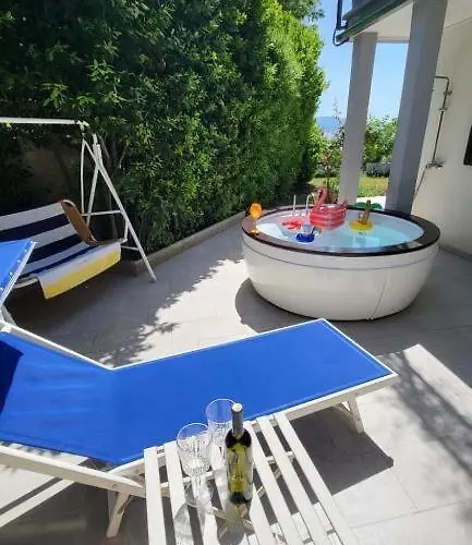 Livingston Apartment *